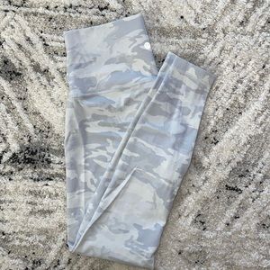 Lululemon Align High Rise White Camo Leggings size 10 28”